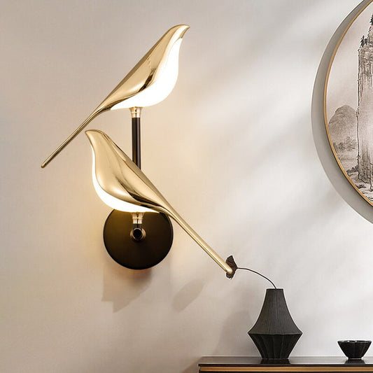 Birdmann Wandlampe – Goldfarben – Modern – Akzentbeleuchtung – LED Wandleuchte für stilvolle Räume