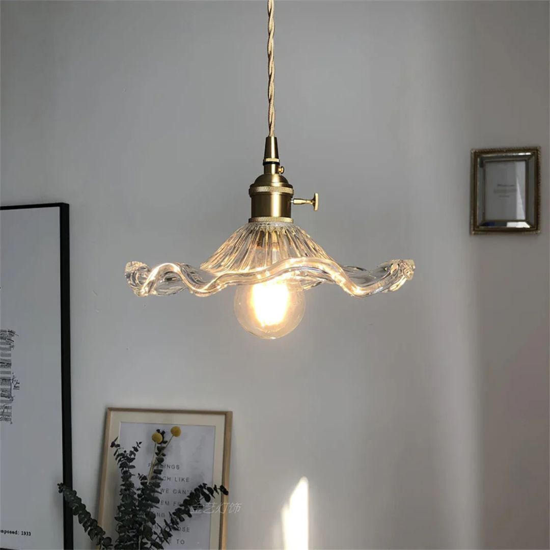 Organically shaped pendant light made of glass and brass in green, measuring Ø 23 cm, ideal for dining and living spaces. 12