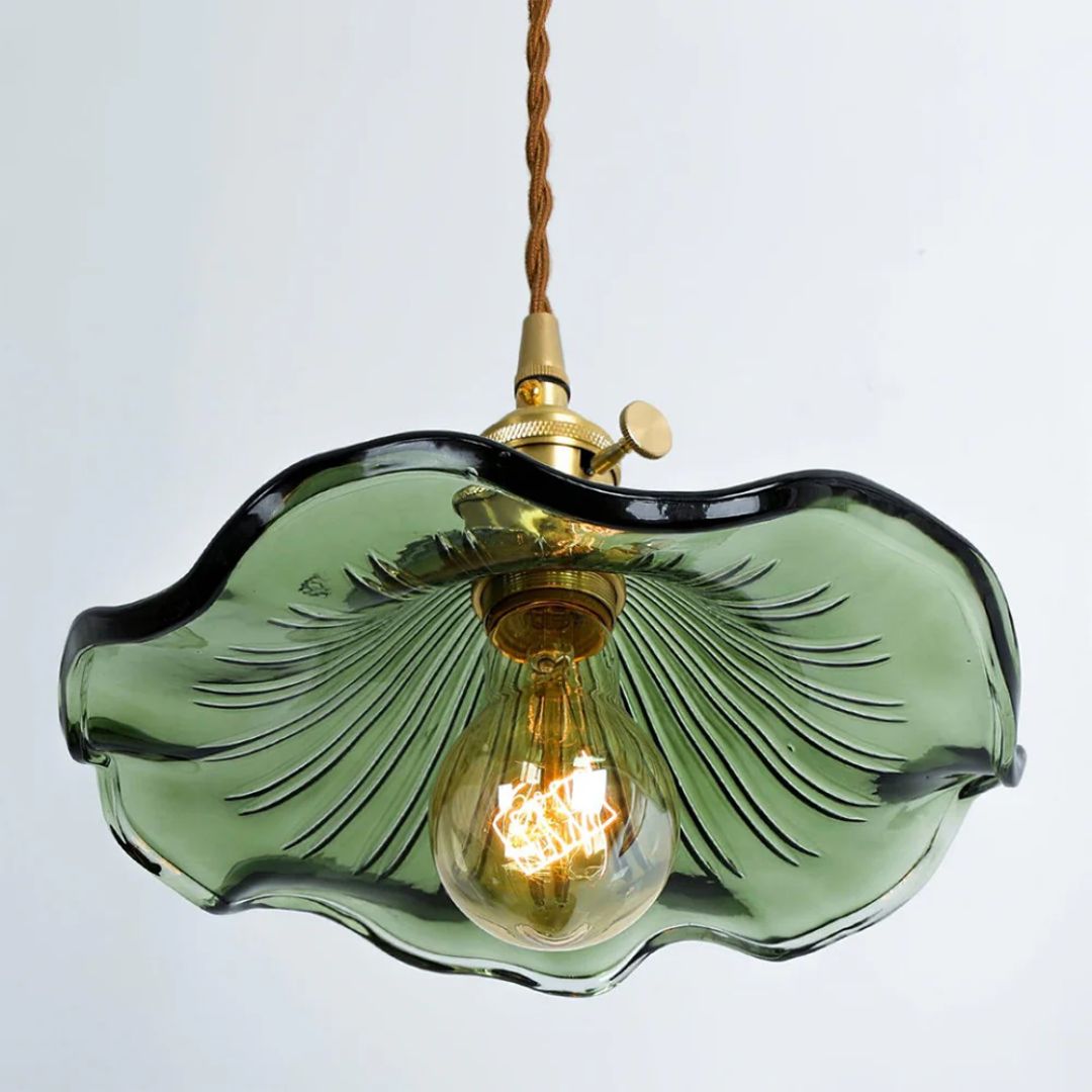 Green glass and brass pendant light, 23 cm in diameter, featuring an organic and elegant design, ideal for dining and living spaces. 6