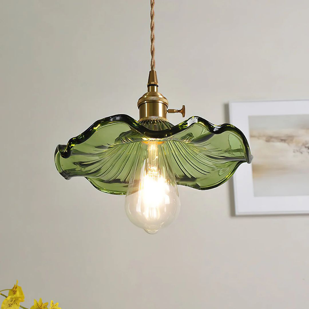 Organic and elegant green glass pendant light with brass accents, measuring Ø 23 cm, ideal for dining rooms and living spaces. 7