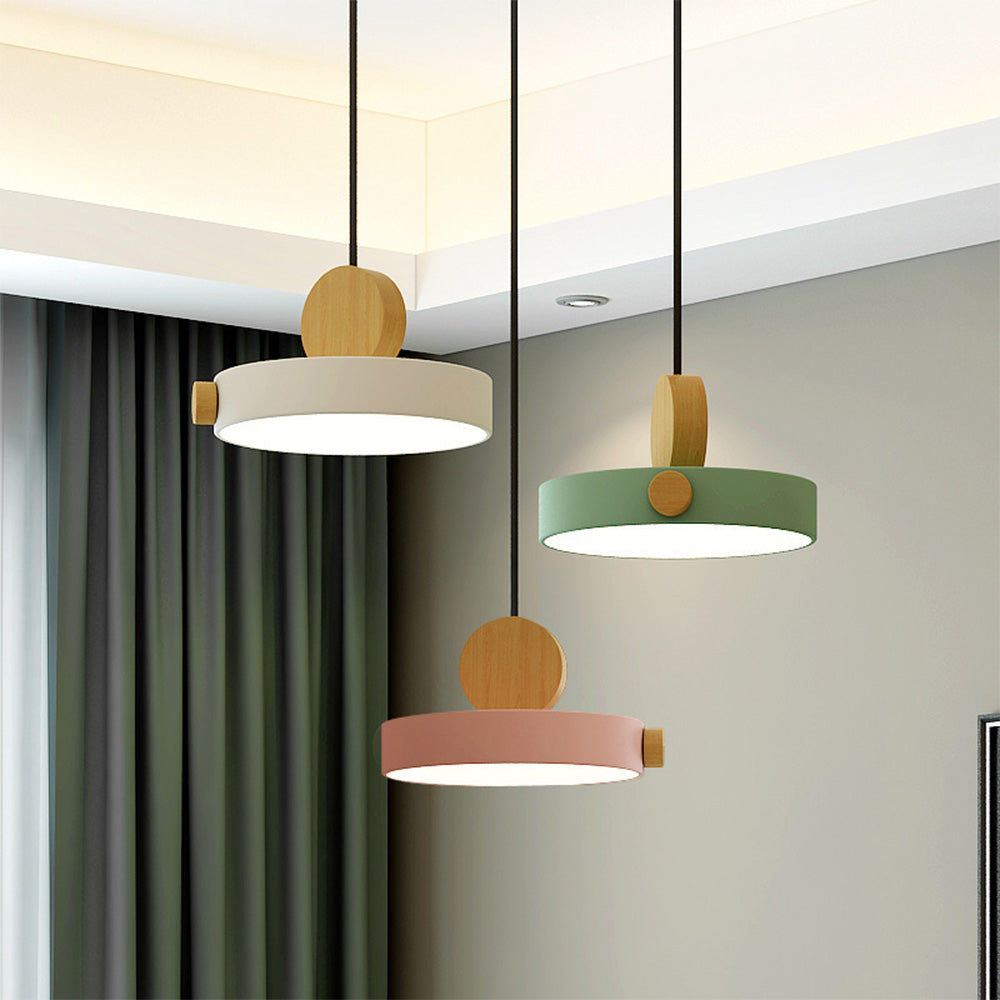 Natural-colored pendant light made of iron and wood, featuring a 30 cm diameter. Ideal for modern Scandinavian-style interiors. 0