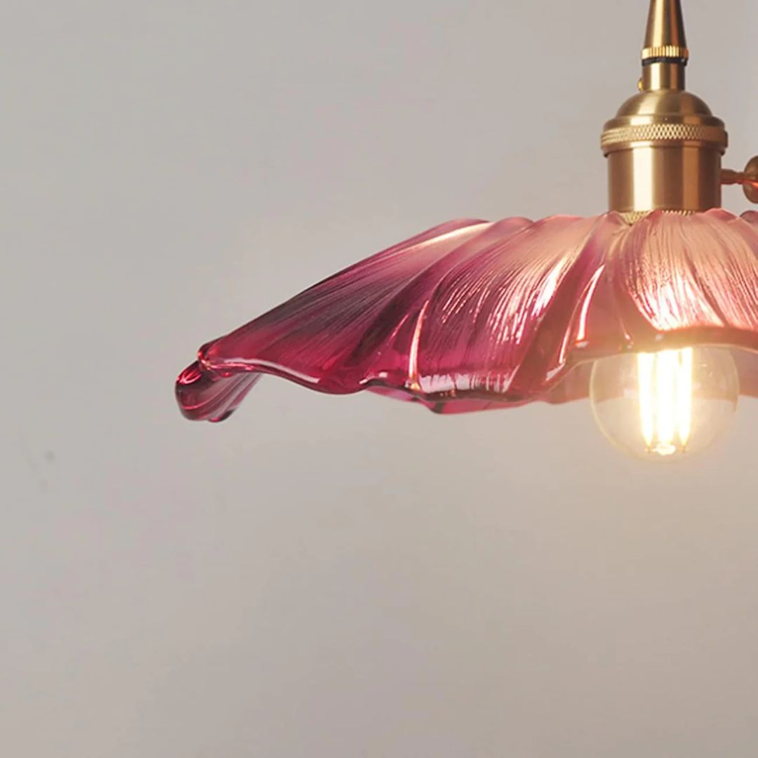 Handcrafted glass pendant light in red and gold, featuring an elegant flower shape with dimensions Ø 28/19 cm, ideal for dining and living rooms 3