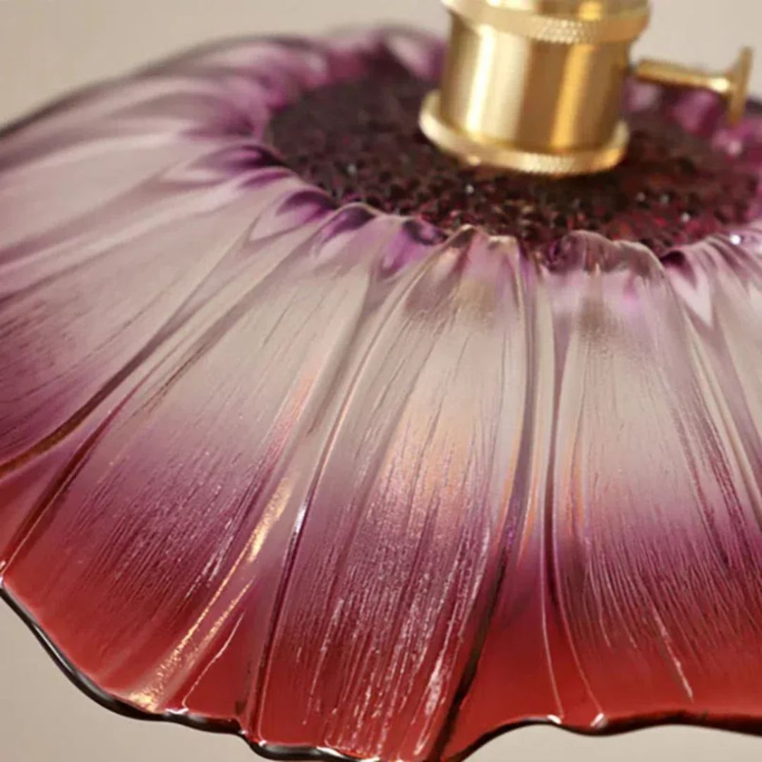 Handcrafted glass pendant light in red and gold, featuring an elegant flower shape. Measures 28/19 cm, suitable for dining and living rooms. 6