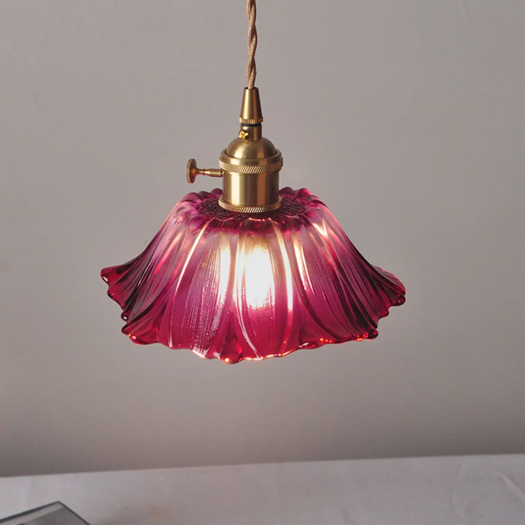 Handcrafted glass pendant light in red and gold, featuring a flower shape with dimensions Ø 28/19 cm, ideal for dining and living spaces. 7