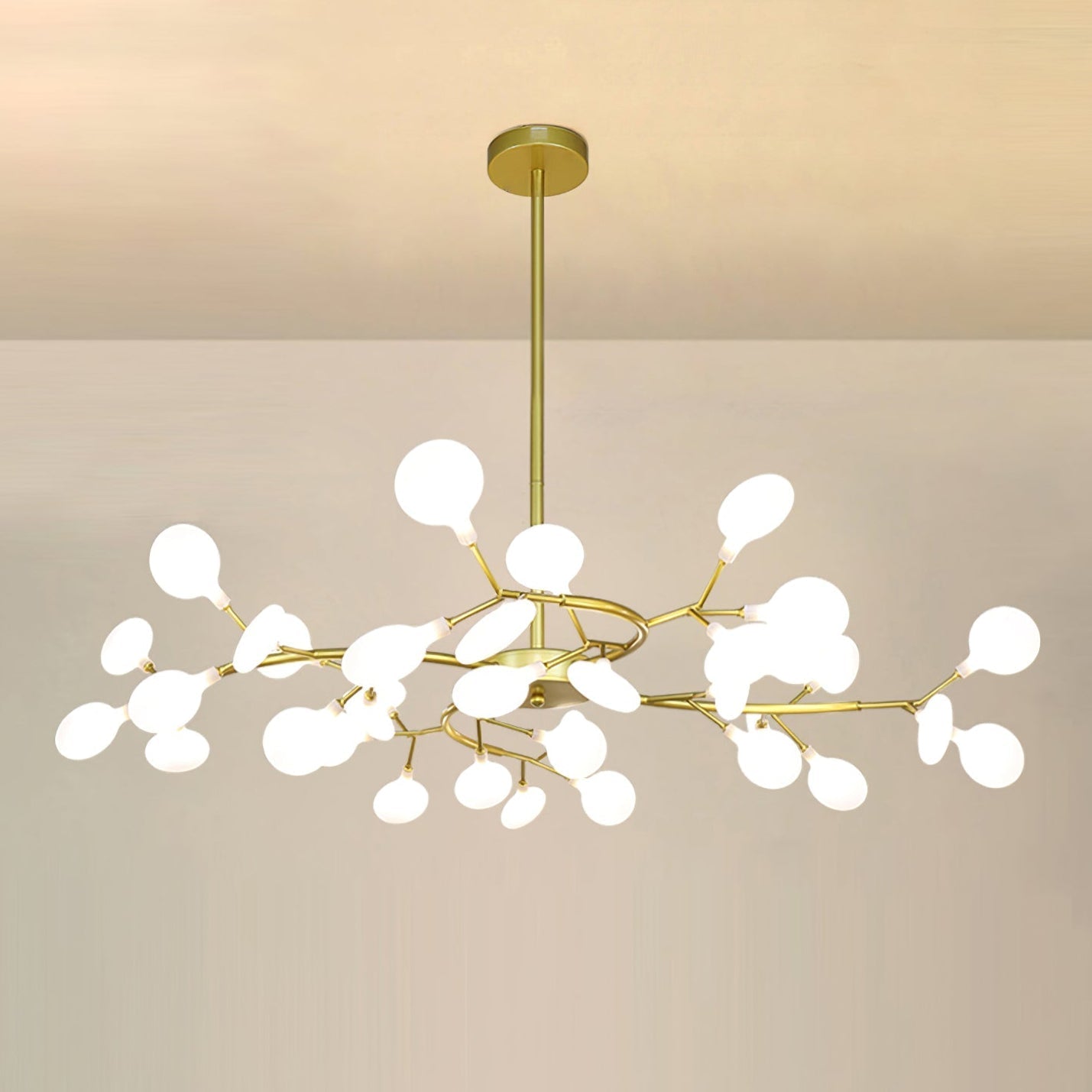 Modern pendant light made of metal in white, featuring a 60 cm diameter. Ideal for dining rooms and living spaces. 12