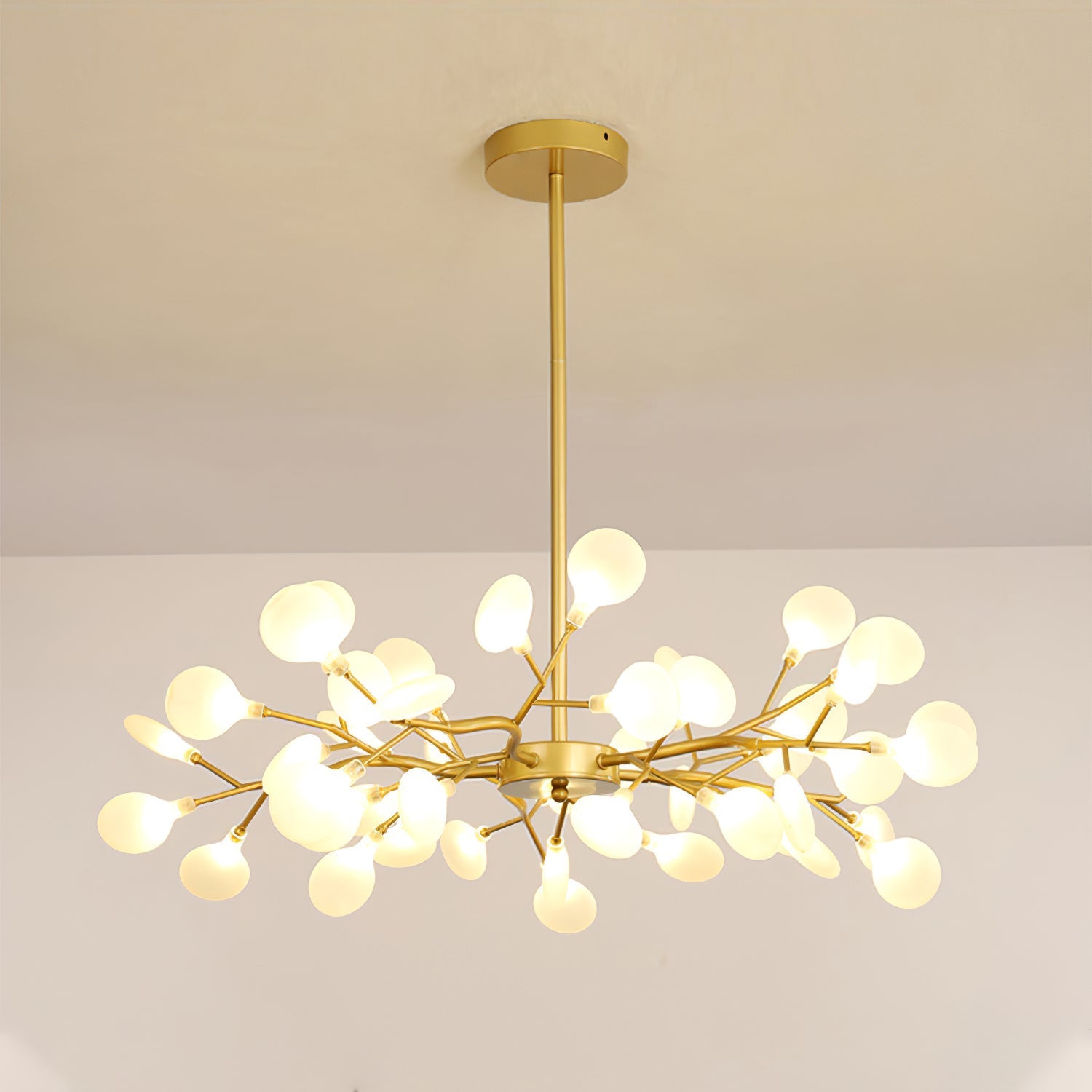 Modern pendant light made of metal in white, with a diameter of 60 cm. Ideal for dining rooms or living spaces. 15