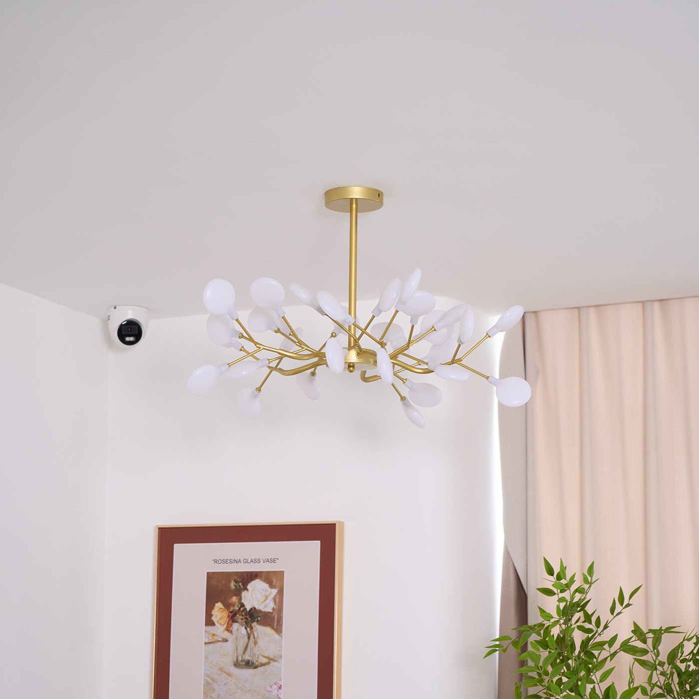 Modern pendant light made of metal in white, featuring a 60 cm diameter. Ideal for dining rooms and living spaces. 4