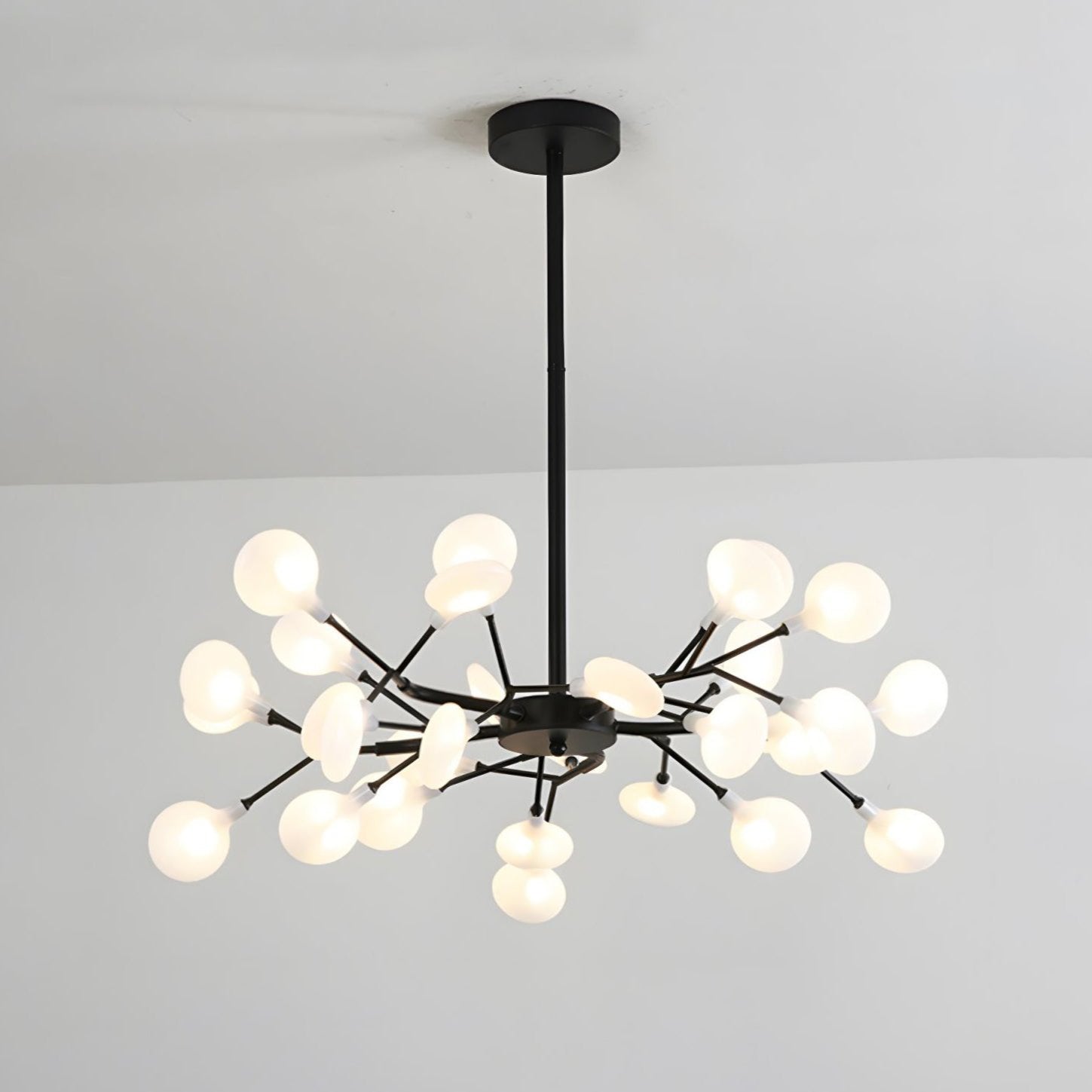 White metal pendant light with a diameter of 60 cm, featuring an elegant modern design, ideal for dining rooms and living spaces. 9