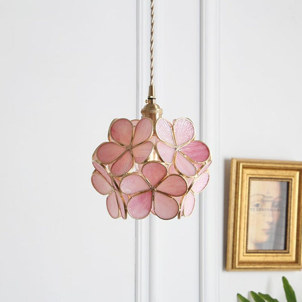 Transparent glass pendant light with a vintage design, measuring 30 cm in diameter. Ideal for dining rooms or living spaces. 9