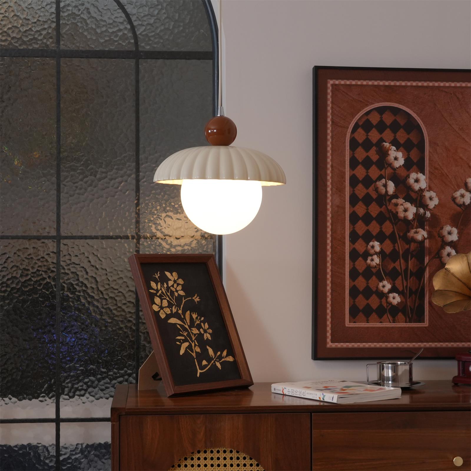 Modern hanging lamp made of glass in green and brown, measuring 25 cm in diameter. Ideal for adding a nostalgic touch to dining rooms. 6