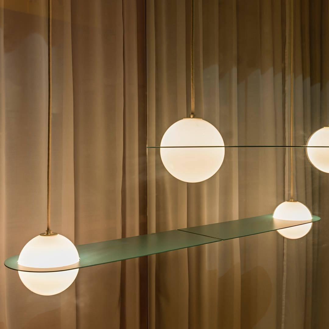 Hängelampe aus schwarzem Metall mit einem Durchmesser von 30 cm. Ideal für den Essbereich oder das Wohnzimmer im modernen Stil. 6