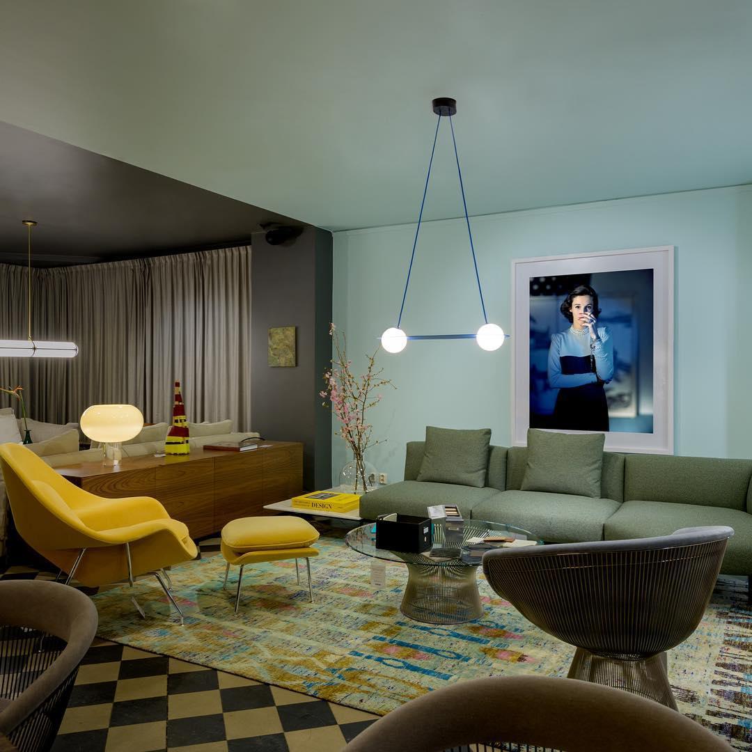 Schwarze Hängelampe aus Metall mit modernem Design, Durchmesser 30 cm, ideal für Essbereich oder Wohnzimmer. 7