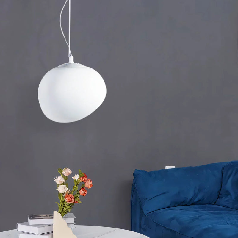 Modern pendant light made of transparent glass and metal, available in sizes Ø15×12 cm to Ø31×16 cm, suitable for dining and living 2