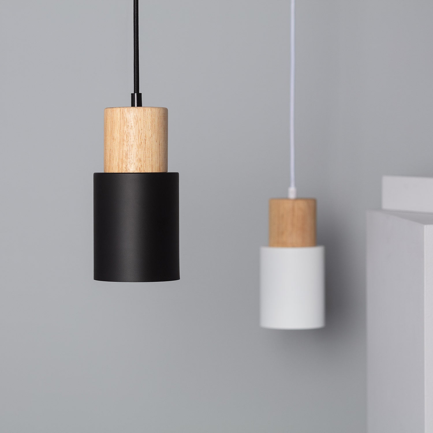 Modern pendant light made of wood and iron, featuring a colorful design and a diameter of 20 cm, ideal for dining rooms and living spaces. 6