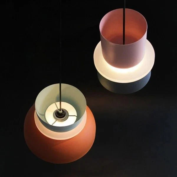 Multicolored pendant light made of aluminum and acrylic, measuring 150 cm. Ideal for modern Scandinavian-style interiors. 8