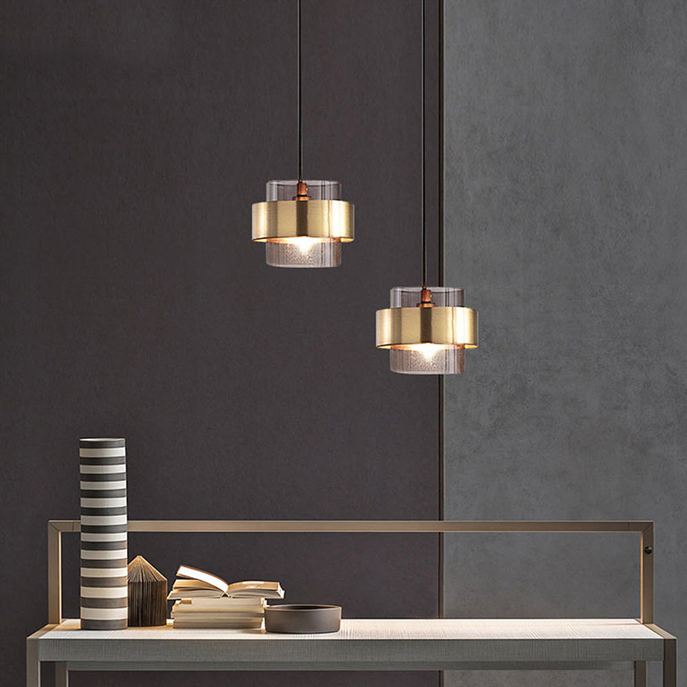 Modern pendant light made of glass in amber and gray, measuring 20 cm in diameter, ideal for dining and living rooms. 6