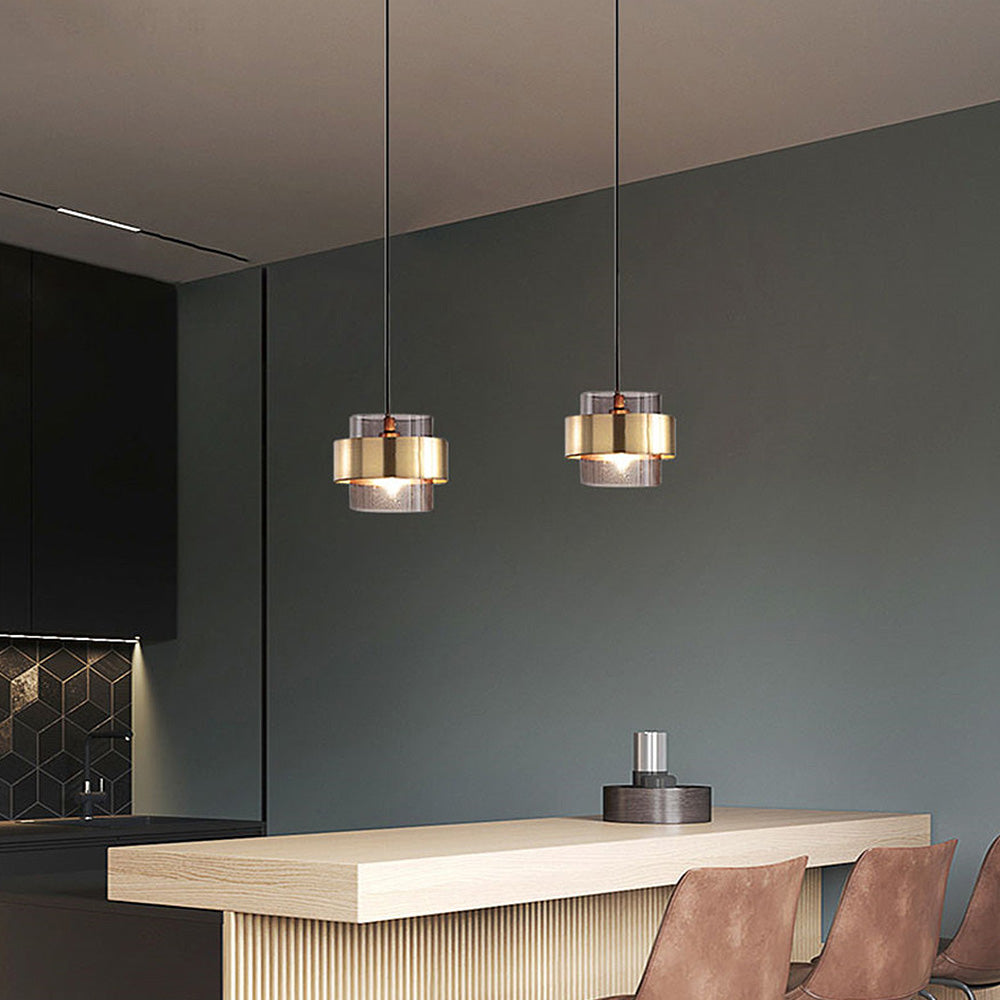 Modern pendant light made of glass in amber and gray, with a diameter of 20 cm, ideal for dining rooms and living spaces. 7