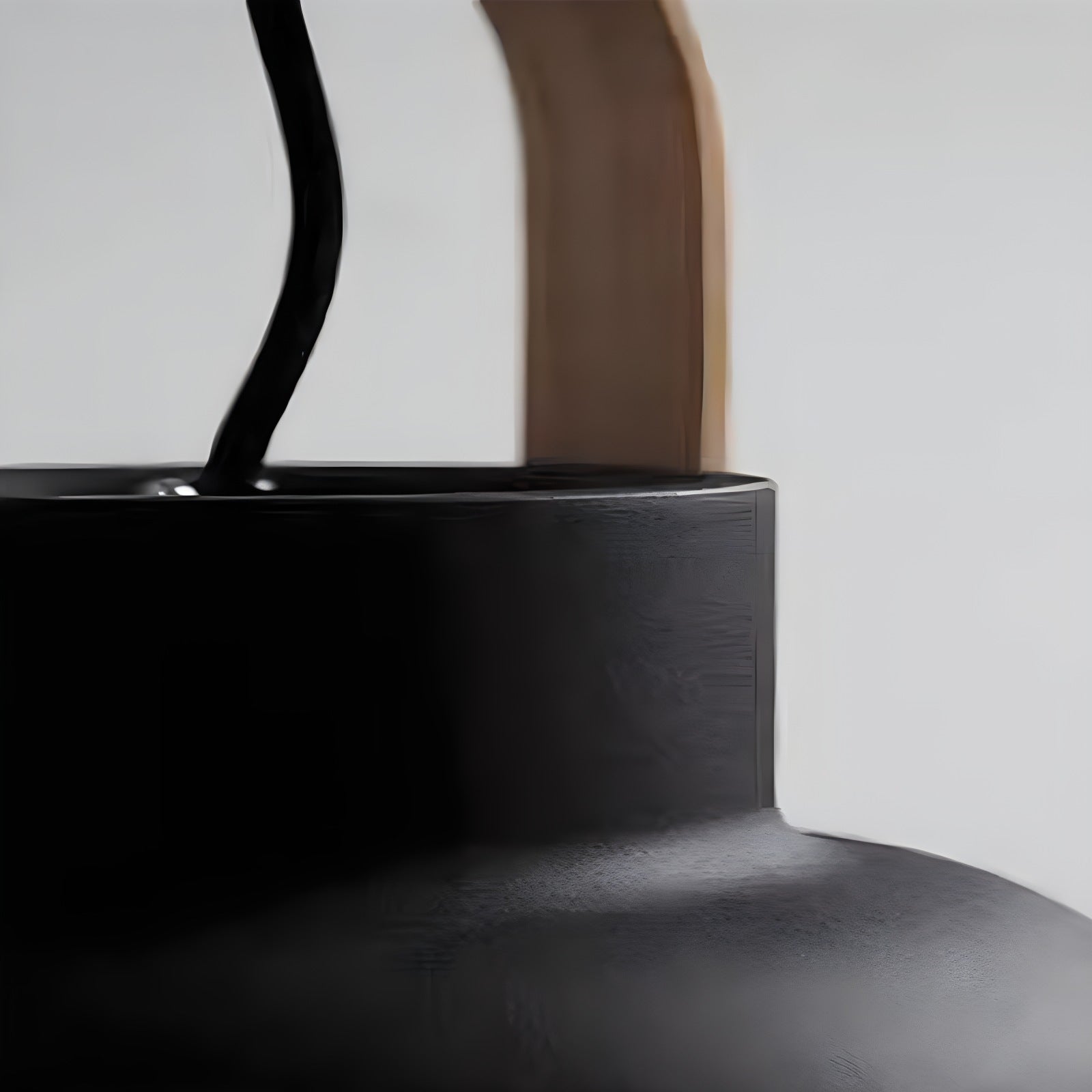 Pendelleuchte aus Holz in Weiß mit einem Durchmesser von 30 cm, ideal für skandinavisches Design im Esszimmer oder Wohnzimmer. 8