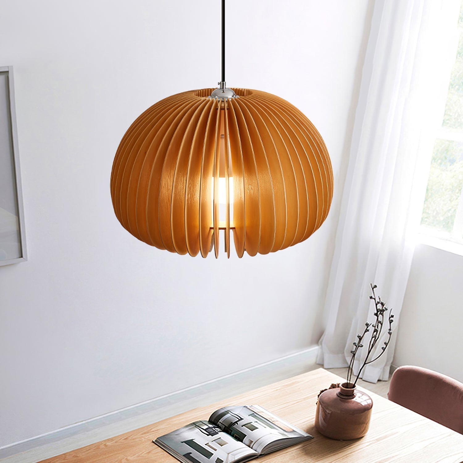Modern pendant light made of natural wood, featuring a 40 cm diameter. Ideal for dining rooms and living spaces. 5