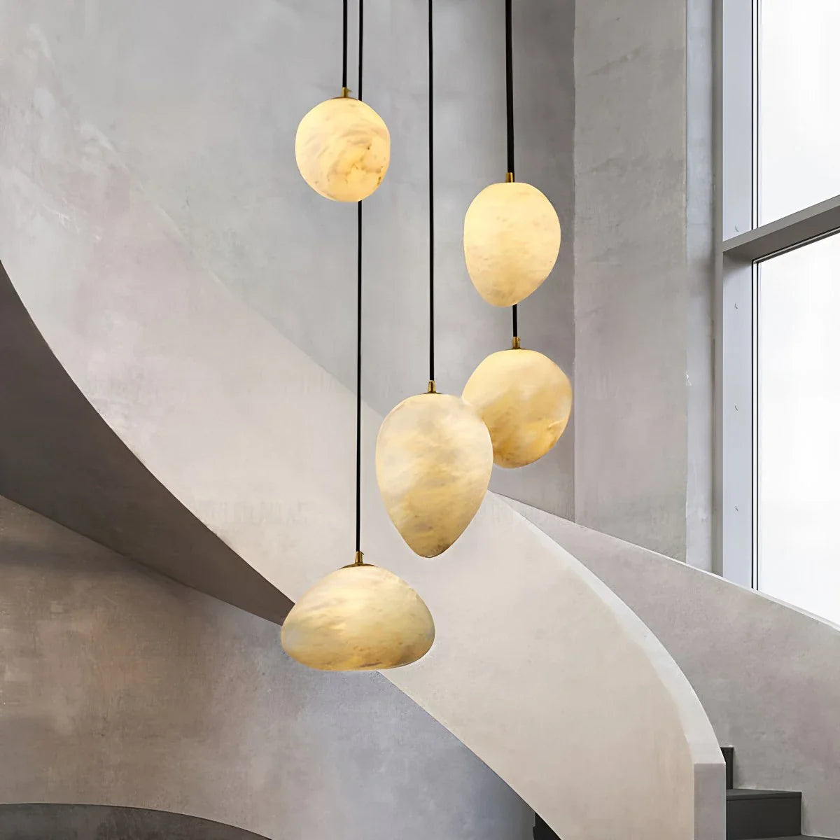 Modern pendant lamp made of alabaster and copper, featuring a white finish and adjustable height, perfect for dining areas. 4