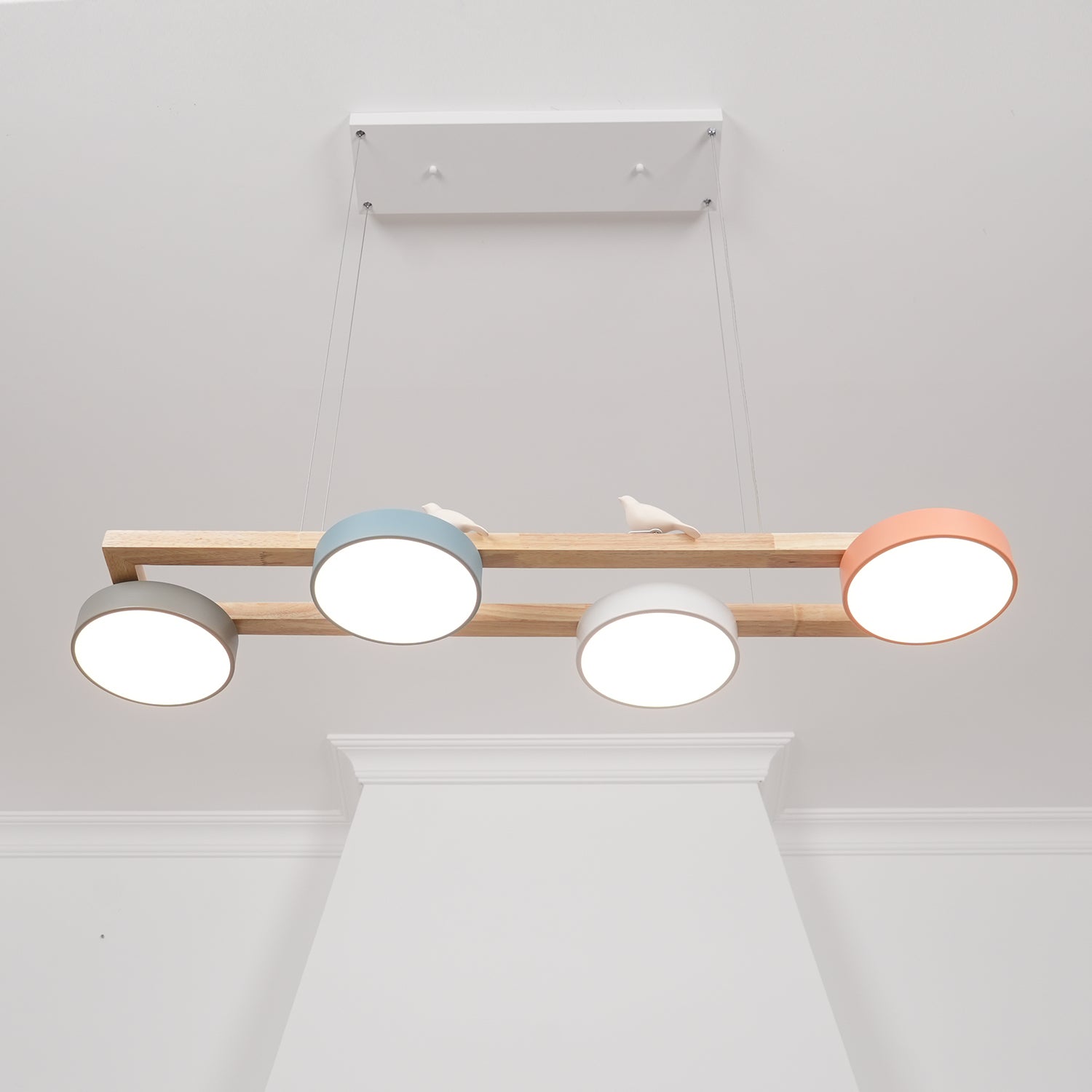 Modern pendant light made of wood in blue, white, and terracotta colors, measuring 150 cm, ideal for dining areas or kitchens. 7