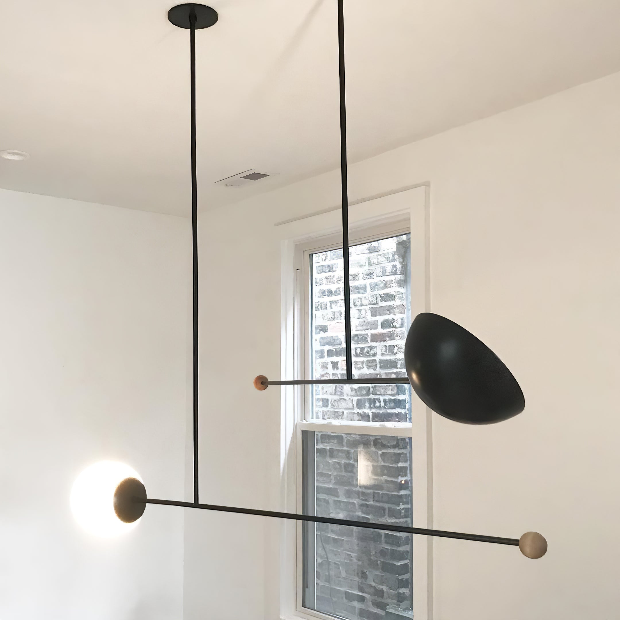 Modern pendant light made of wood and metal in black and white. Ideal for dining rooms or living spaces, featuring two E14 sockets. 6