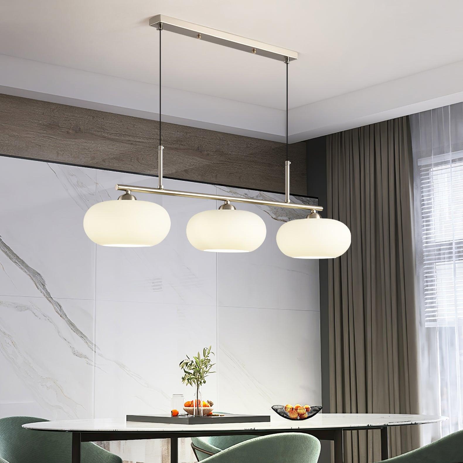 Modern pendant light made of metal in a gold finish, measuring 98 cm, ideal for dining rooms and kitchen islands. 2
