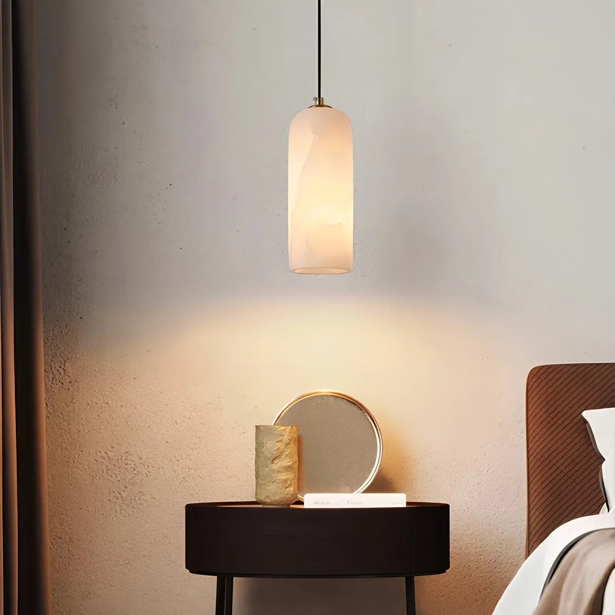 Minimalist white pendant light made of alabaster, featuring a 40 cm diameter. Ideal for modern living spaces or dining areas. 3