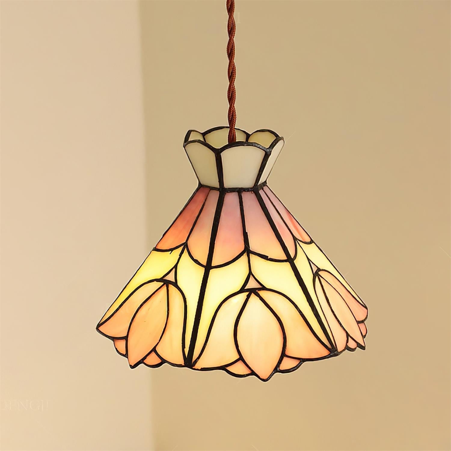 Elegant Tiffany pendant light made of glass and metal in gold, beige, and pink. Features a floral pattern and measures 40 cm in diameter, ideal 5