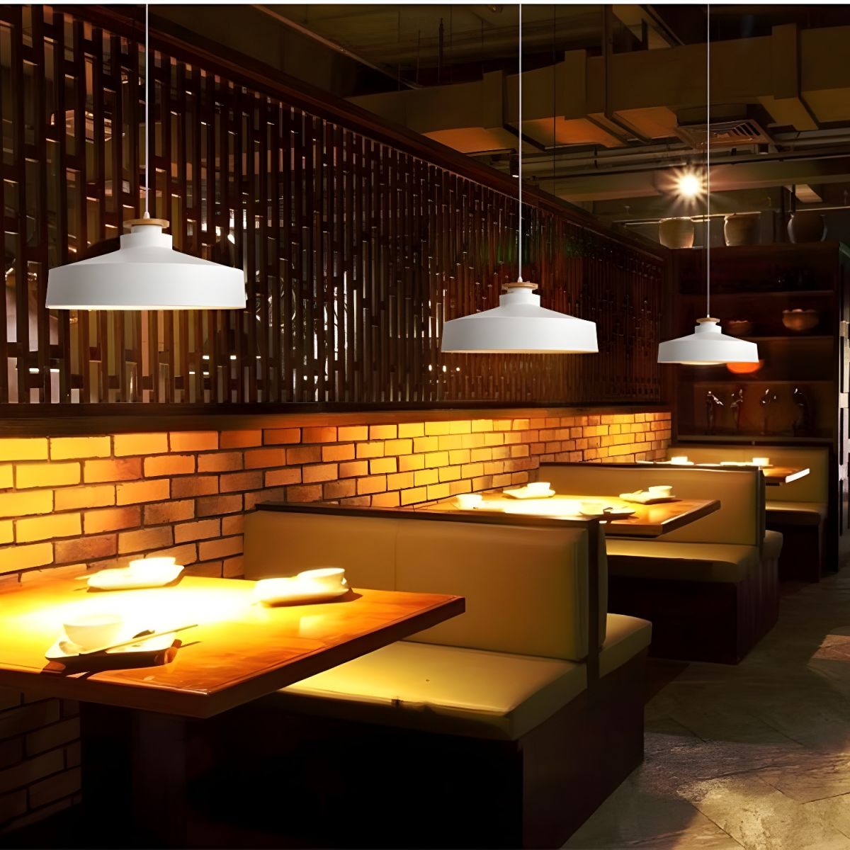 Modern pendant light made of wood and aluminum in black, measuring 30 cm in diameter, ideal for contemporary dining rooms. 4