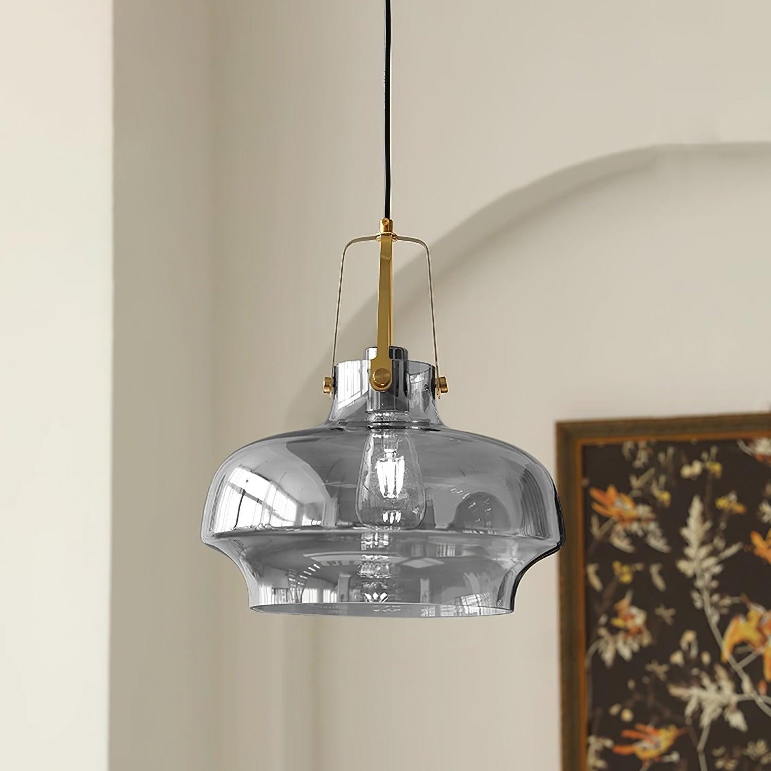 Modern pendant light made of tinted glass and metal, measuring 30 cm in diameter, ideal for a stylish dining room ambiance. 6